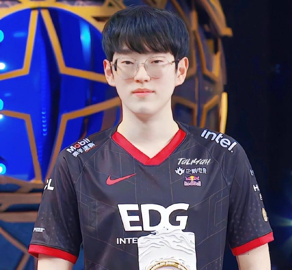 Scout意外战胜巴黎圣日耳曼，重要助攻引爆全场！