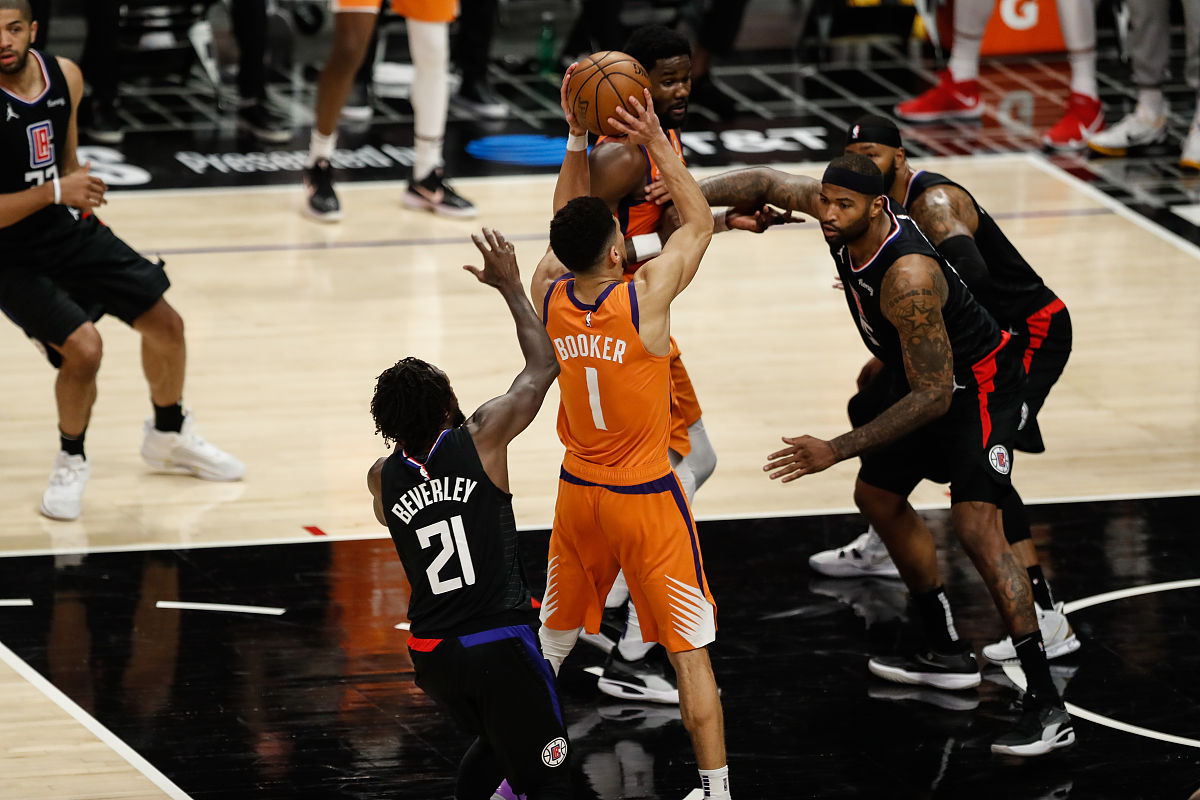 九游体育德布劳内巅峰对决，浓眉哥与70激战拜仁分钟，出色防守胜负难料！的简单介绍